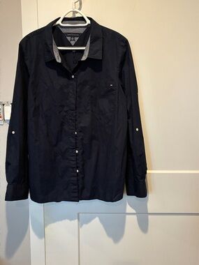 Tommy Hilfiger Women’s cotton Navy Button-Down Shirt. B16